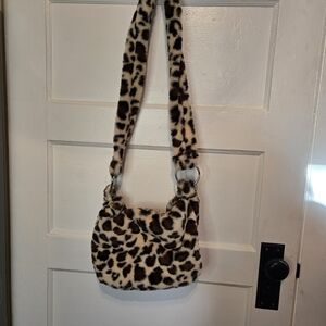 Chic Leopard Print Faux Fur Shoulder Bag